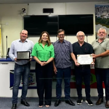 Alesc premia Escola do Legislativo de Tubarão como a 2ª melhor de SC Alesc premia Escola do Legislativo de Tubarão como a 2ª melhor de SC