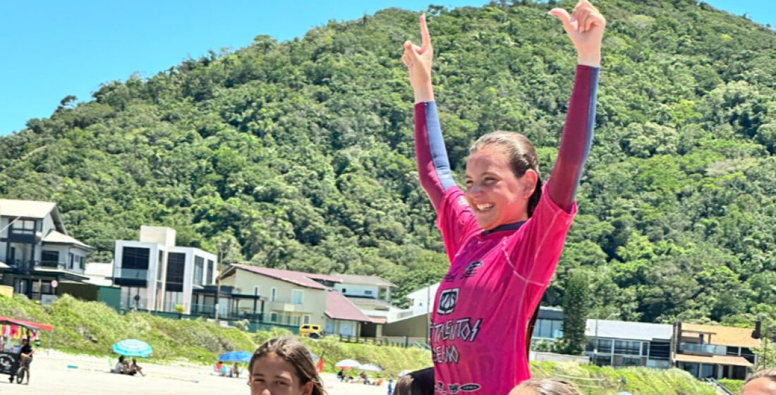 Surfista de 12 anos, de Tubarão, é campeã estadual e medalhista no brasileiro