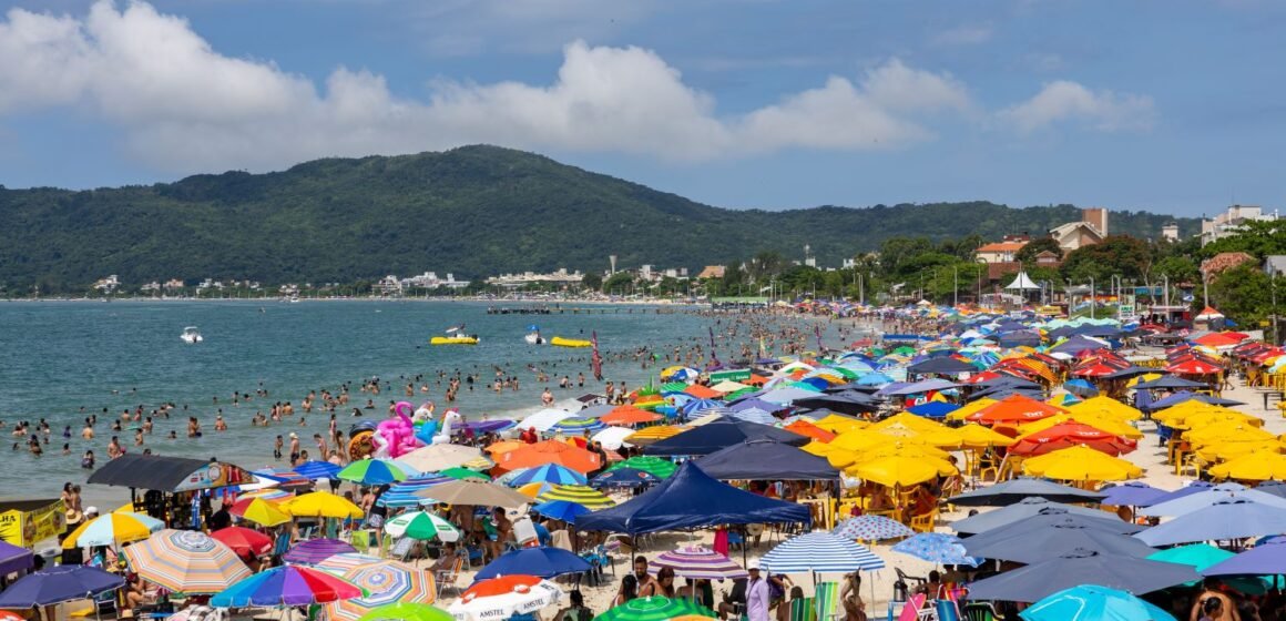 Golpes de Verão: saiba como se proteger das fraudes mais comuns na temporada