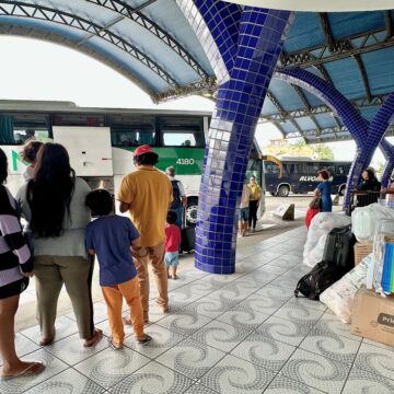 Família indígena retorna ao Paraná com apoio da prefeitura de Tubarão Família indígena retorna ao Paraná com apoio da prefeitura de Tubarão