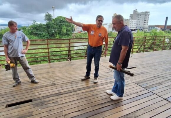 Deck da rua Lauro Müller passa por análise após interdição