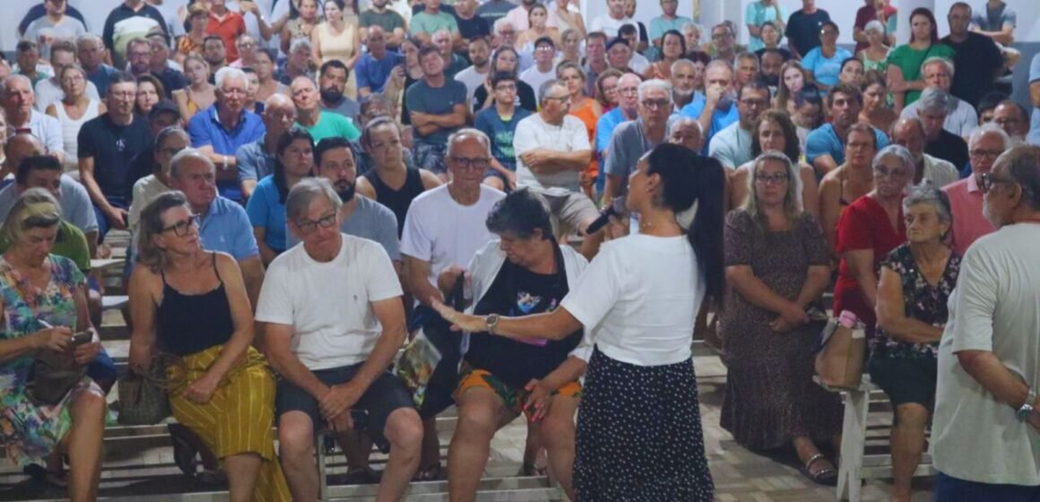 Deputada Geovania de Sá se reúne com moradores para discutir a APA da Baleia Franca Deputada Geovania de Sá se reúne com moradores para discutir a APA da Baleia Franca