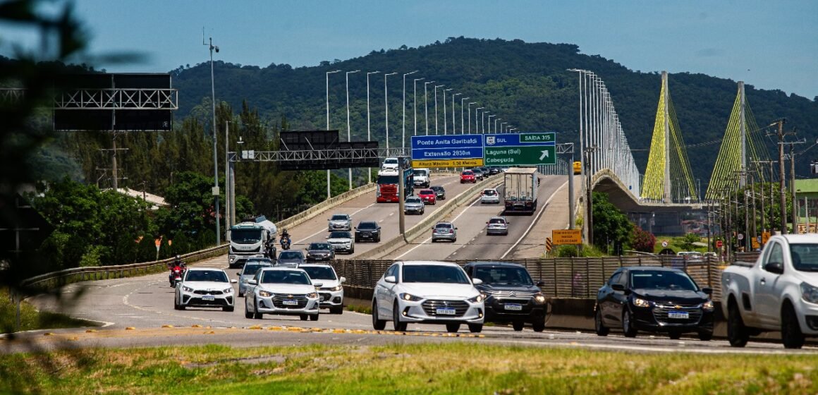BR-101 Sul tem recorde de 3,2 milhões de veículos no fim de ano BR-101 Sul tem recorde de 3,2 milhões de veículos no fim de ano