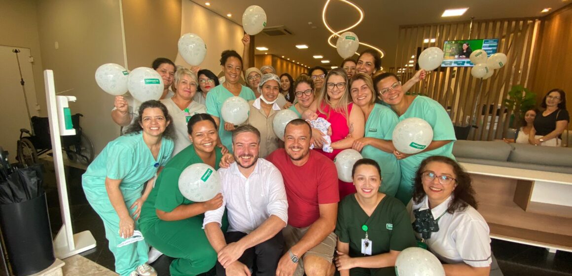 Bebê que nasceu de 24 semanas recebe alta do Hospital Unimed Tubarão