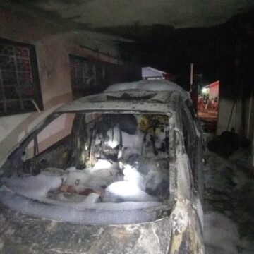 Incêndio em garagem de Tubarão mata dois gatos e destrói parte da casa Incêndio em garagem de Tubarão mata dois gatos e destrói parte da casa