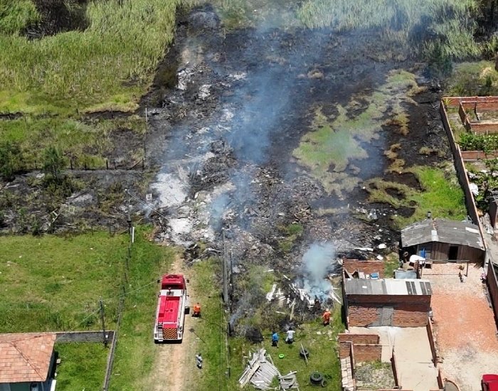 Incêndio em vegetação se propaga e atinge casa em Jaguaruna
