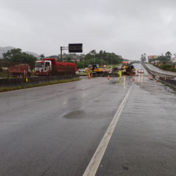 Cratera na BR-101 é fechada após 80 horas de reparos em Biguaçu