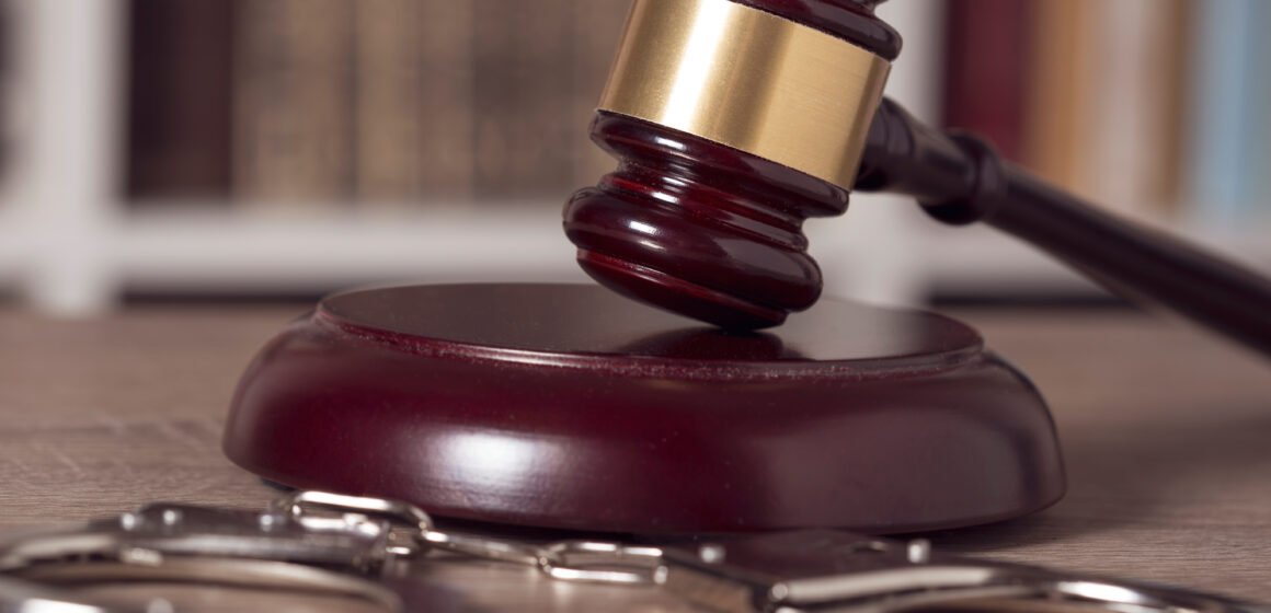 Homem é condenado a mais de 30 anos de prisão por estupro em Tubarão