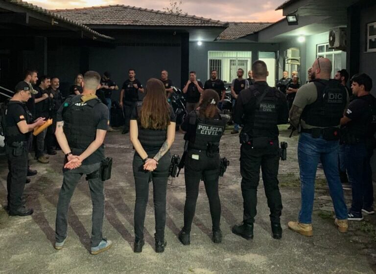 Polícia Civil prende dois por desvio de R$ 1 milhão em saibro em Imbituba