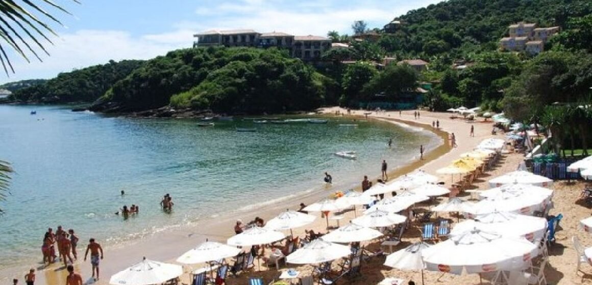 Santa Catarina espera mais de 3 milhões de turistas até março em uma temporada marcada por recordes Santa Catarina espera mais de 3 milhões de turistas até março em uma temporada marcada por recordes