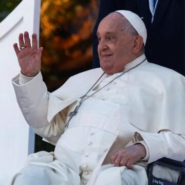 Papa teve ‘melhora leve’ e superou insuficiência renal, aponta novo boletim