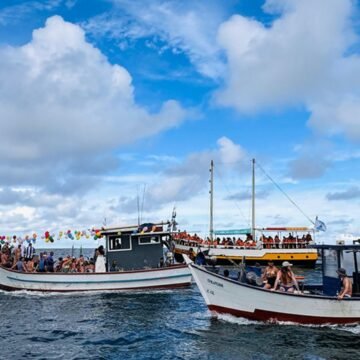 No mesmo barco: a devoção de Marília e o aniversário de Miguel na procissão marítima de N. Sra. dos Navegantes de Garopaba No mesmo barco: a devoção de Marília e o aniversário de Miguel na procissão marítima de N. Sra. dos Navegantes de Garopaba