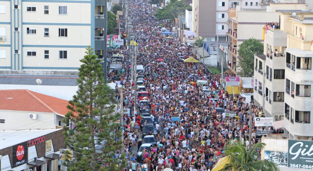 Carnaval: cerca de 250 mil pessoas são esperadas no Bloco da Pracinha, em Laguna Carnaval: cerca de 250 mil pessoas são esperadas no Bloco da Pracinha, em Laguna