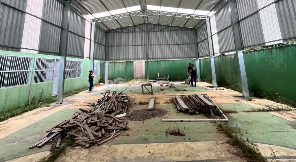 Prefeitura de Laguna identifica irregularidades em obra de quadra esportiva de escola