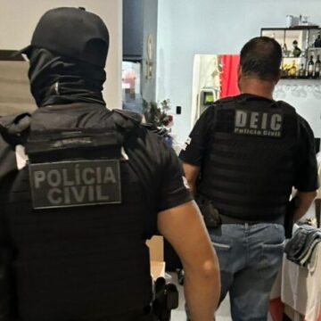 Polícia Civil realiza operação contra roubo de cargas e prende 3 em Jaguaruna Polícia Civil realiza operação contra roubo de cargas e prende 3 em Jaguaruna