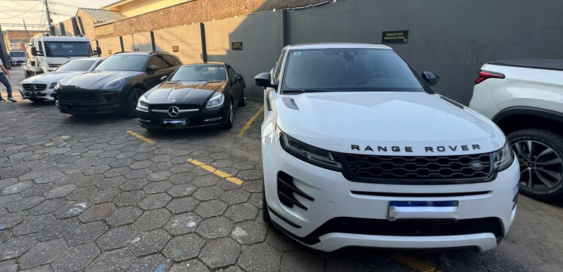 Trio é denunciado por golpes de milhões com carros de luxo em Tubarão