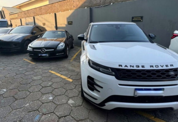 Trio é denunciado por golpes de milhões com carros de luxo em Tubarão