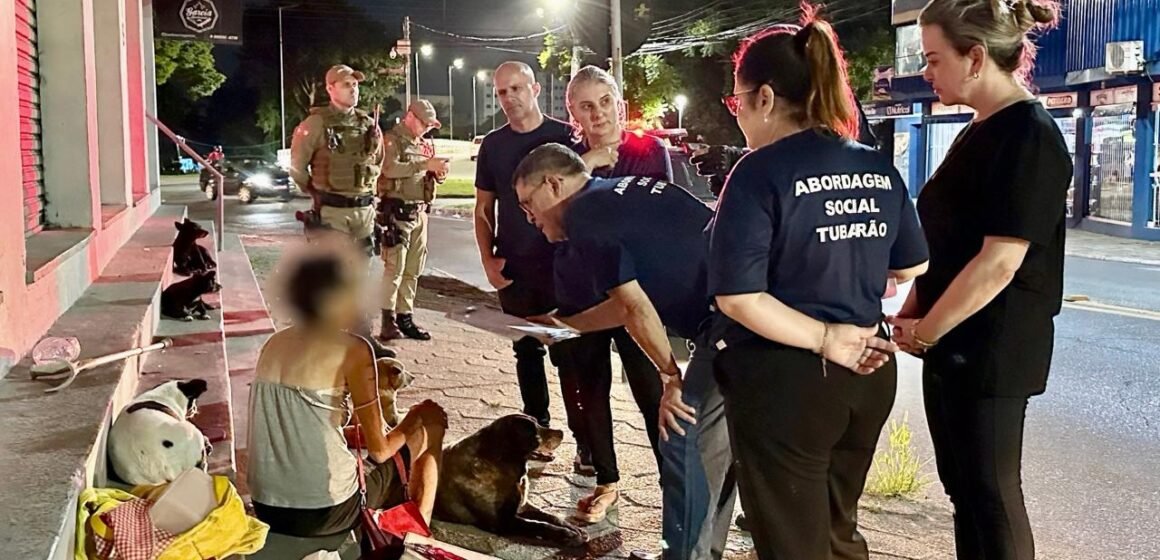 Tubarão: força-tarefa atende pessoas em situação de rua em vários pontos da cidade