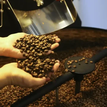 Clima e aumento do consumo devem manter preço do café em alta