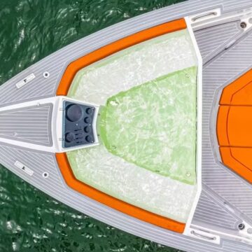 Iate de US$ 1.8 milhão com piscina de água do mar é fabricado em SC Iate de US$ 1.8 milhão com piscina de água do mar é fabricado em SC