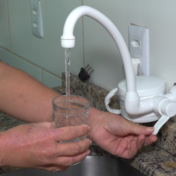 Moradores do Balneário Campo Bom, em Jaguaruna, reclamam de odor na água Moradores do Balneário Campo Bom, em Jaguaruna, reclamam de odor na água