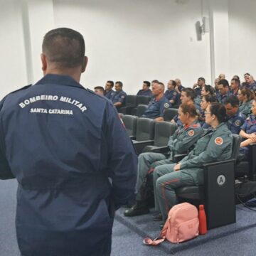 Bombeiros de SC realizam treinamento para abordagem ao suicídio
