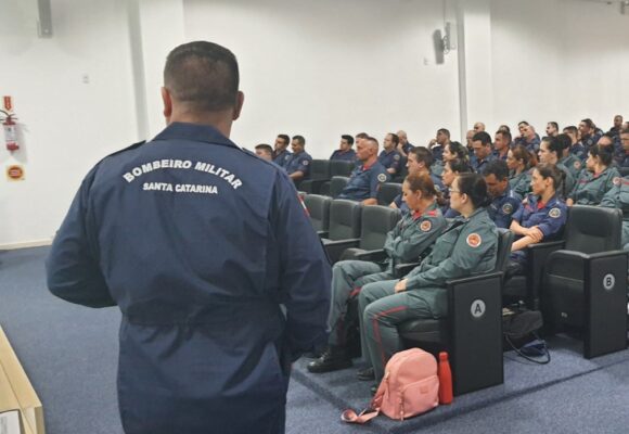 Bombeiros de SC realizam treinamento para abordagem ao suicídio