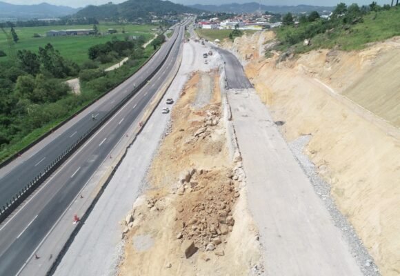 Última detonação de rochas em Capivari de Baixo, na BR-101, acontece nesta terça (11)