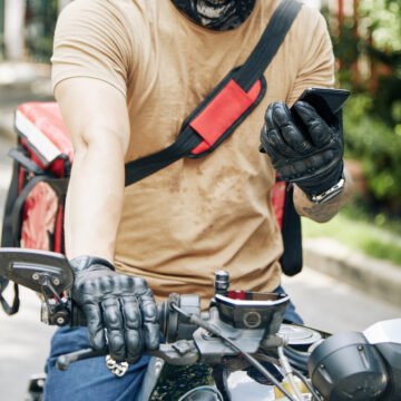 Casal é agredido por motoboys após aplicar golpes em Capivari de Baixo