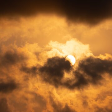 Tempo em Santa Catarina terá chuvas irregulares e temperaturas altas nos próximos meses