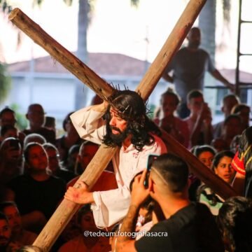 Paróquia da Passagem organiza encenação da Paixão do Senhor com cruz de 10 metros