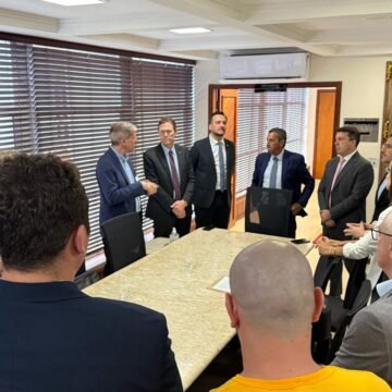 Estudantes da Unisul vão até Alesc pedir apoio contra o corte de bolsas