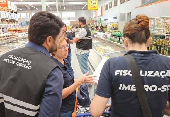 Imetro-SC e Procon de Tubarão fiscalizam produtos de Páscoa para garantir o peso correto