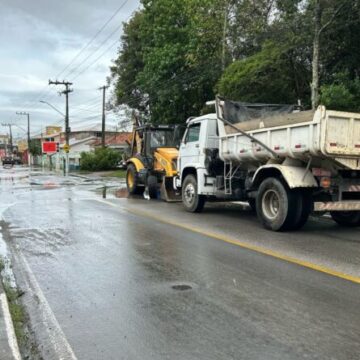 Adutora se rompe e compromete abastecimento de água em Capivari de Baixo Adutora se rompe e compromete abastecimento de água em Capivari de Baixo