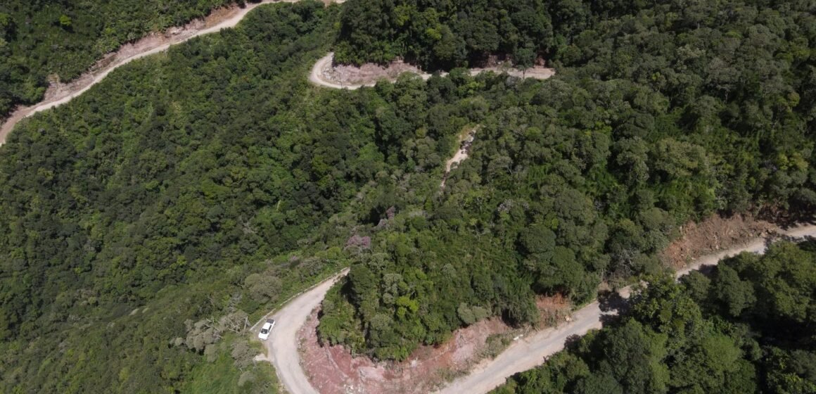 Pavimentação na Serra do Corvo Branco ultrapassa 30% de execução