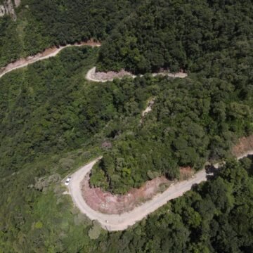 Pavimentação na Serra do Corvo Branco ultrapassa 30% de execução