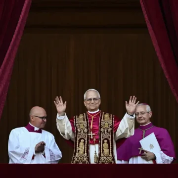 Papa Leão XIV faz apelo por paz mundial no Vaticano Papa Leão XIV faz apelo por paz mundial no Vaticano