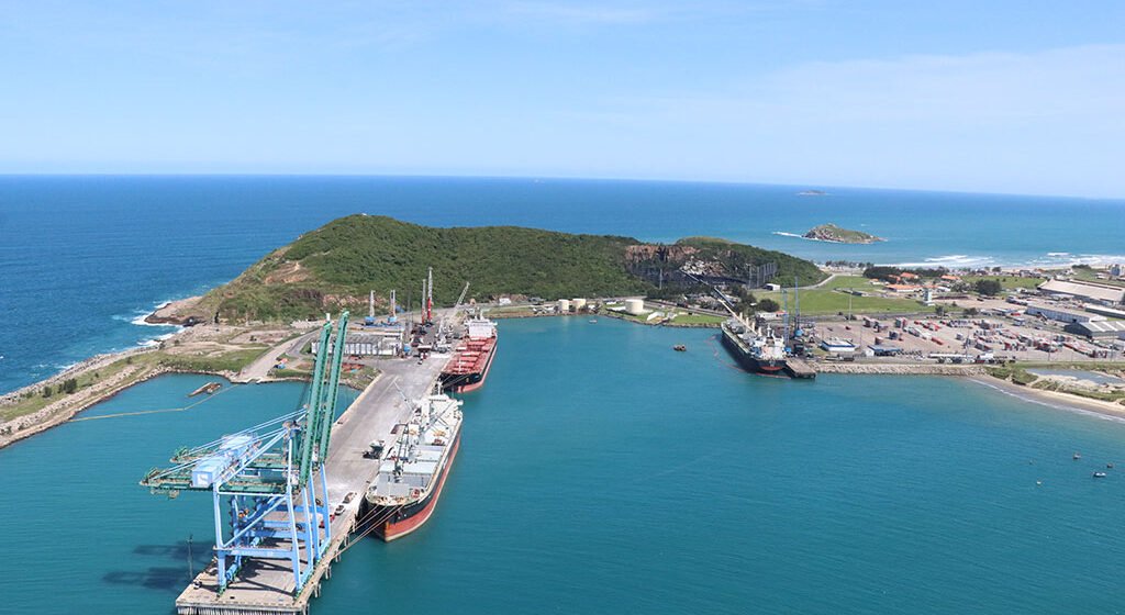 Porto de Imbituba investirá R$ 90,5 milhões em recuperação e reforço do molhe de abrigo Porto de Imbituba investirá R$ 90,5 milhões em recuperação e reforço do molhe de abrigo