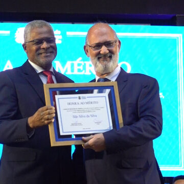 Câmara de Tubarão realiza sessão solene para entrega de títulos honoríficos Câmara de Tubarão realiza sessão solene para entrega de títulos honoríficos