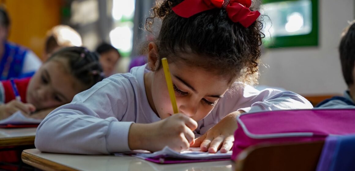 Em SC, todos os alunos do ensino fundamental estadual têm acesso a aulas de inglês Em SC, todos os alunos do ensino fundamental estadual têm acesso a aulas de inglês