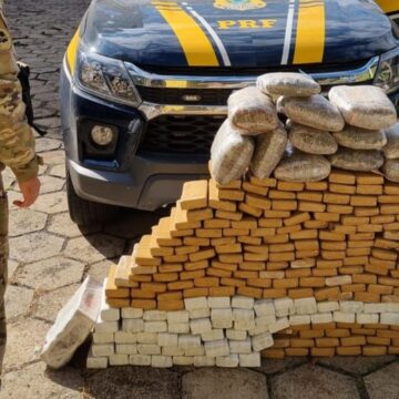 Em 36 horas, mais de 660 kg de maconha são apreendidos pela PRF em Santa Catarina Em 36 horas, mais de 660 kg de maconha são apreendidos pela PRF em Santa Catarina