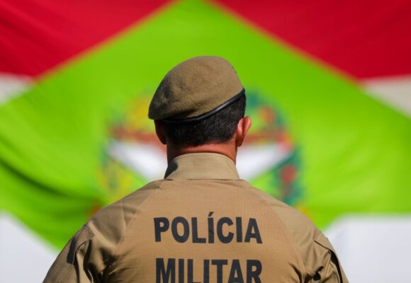 190 anos da PMSC: governador anuncia valorização da carreira militar e reforço no efetivo
