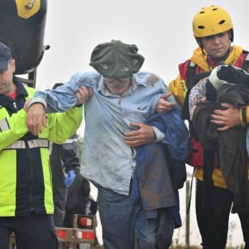 Bombeiros de SC relembram missão no RS um ano após tragédia