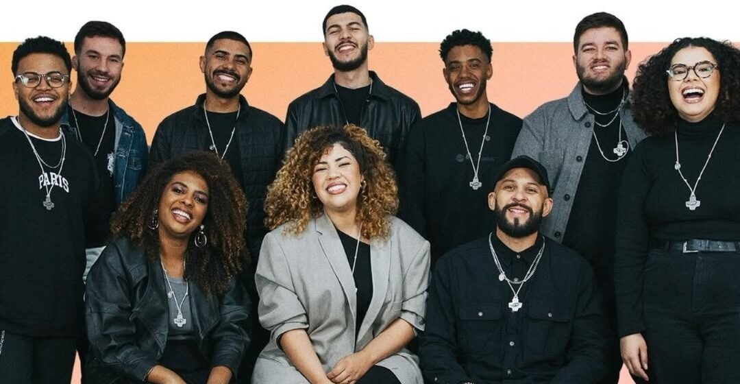 Pela Primeira Vez na Hangar 737: Colo de Deus se apresenta em Tubarão