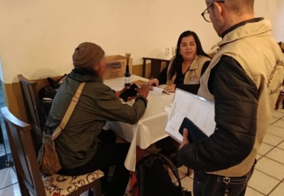 Frente fria em SC: Laguna intensifica acolhimento de pessoas em situação de rua