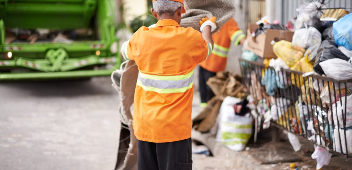 Câmara de Tubarão aprova projeto que exige divulgação do cronograma da coleta de lixo