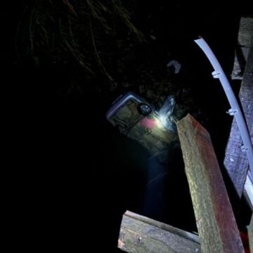 Casal morre após carro cair de ponte em Gravatal