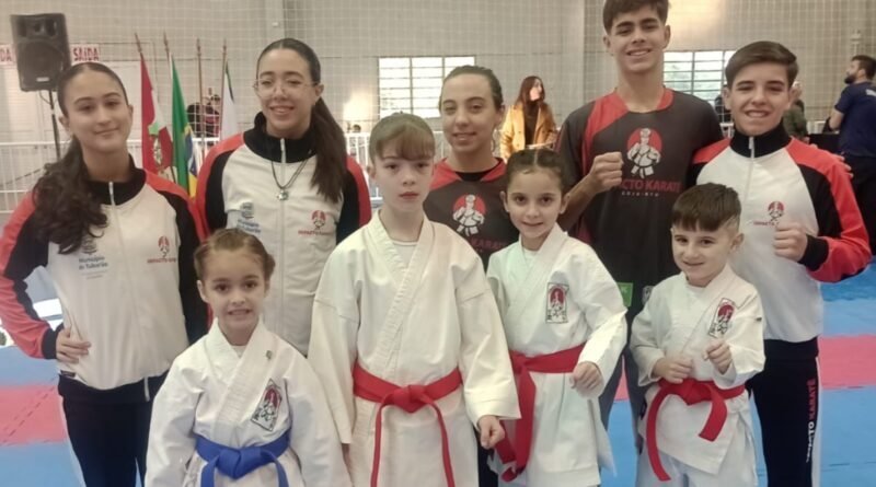 Tubarão conquista 14 medalhas no estadual de karatê