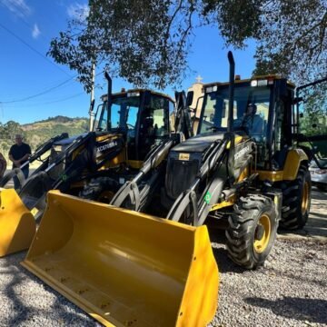 Pescaria Brava reforça frota da agricultura com aquisição de duas retroescavadeiras Pescaria Brava reforça frota da agricultura com aquisição de duas retroescavadeiras