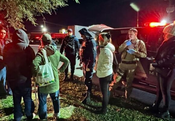 Força-tarefa aborda pessoas em situação de rua e encontra mulher com mandado aberto